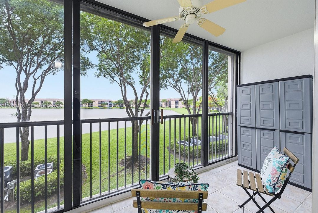 For Rent: $2,400 (2 beds, 2 baths, 1207 Square Feet)