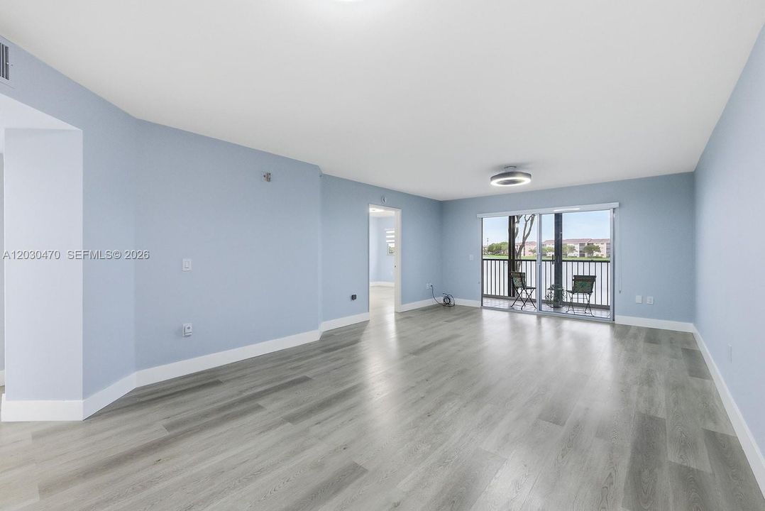 For Rent: $2,400 (2 beds, 2 baths, 1207 Square Feet)