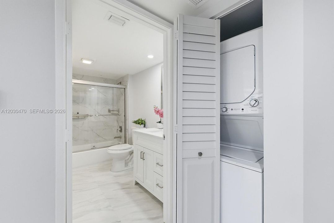 For Rent: $2,400 (2 beds, 2 baths, 1207 Square Feet)