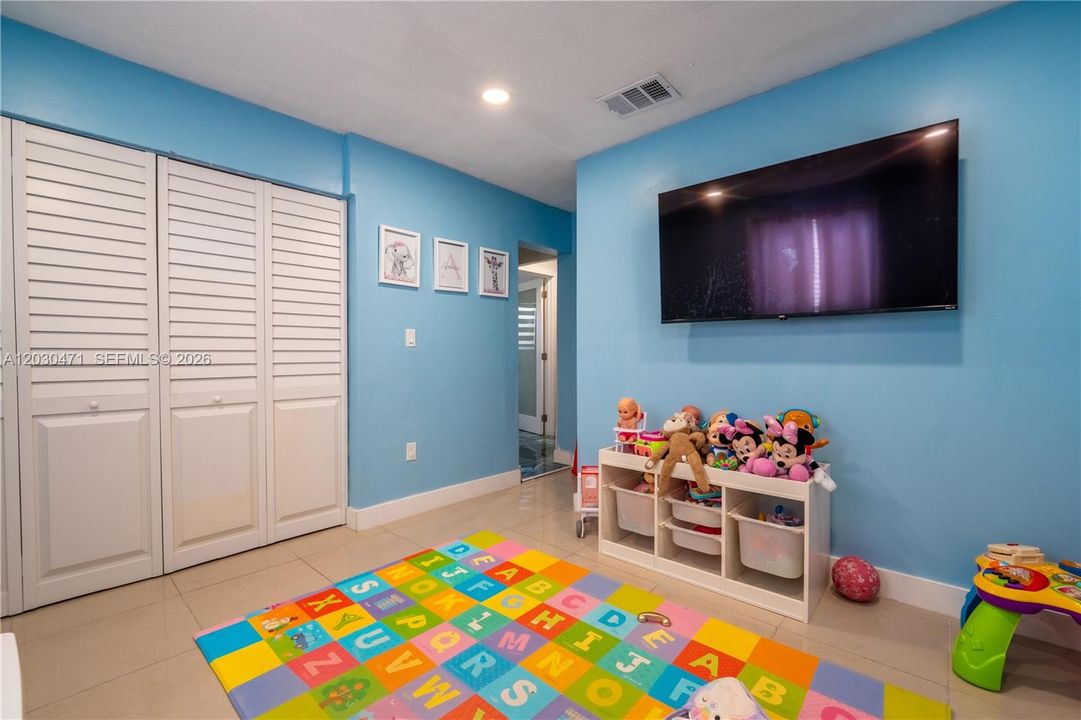 For Sale: $745,900 (4 beds, 1 baths, 1920 Square Feet)