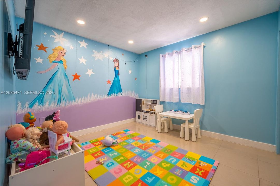 For Sale: $745,900 (4 beds, 1 baths, 1920 Square Feet)