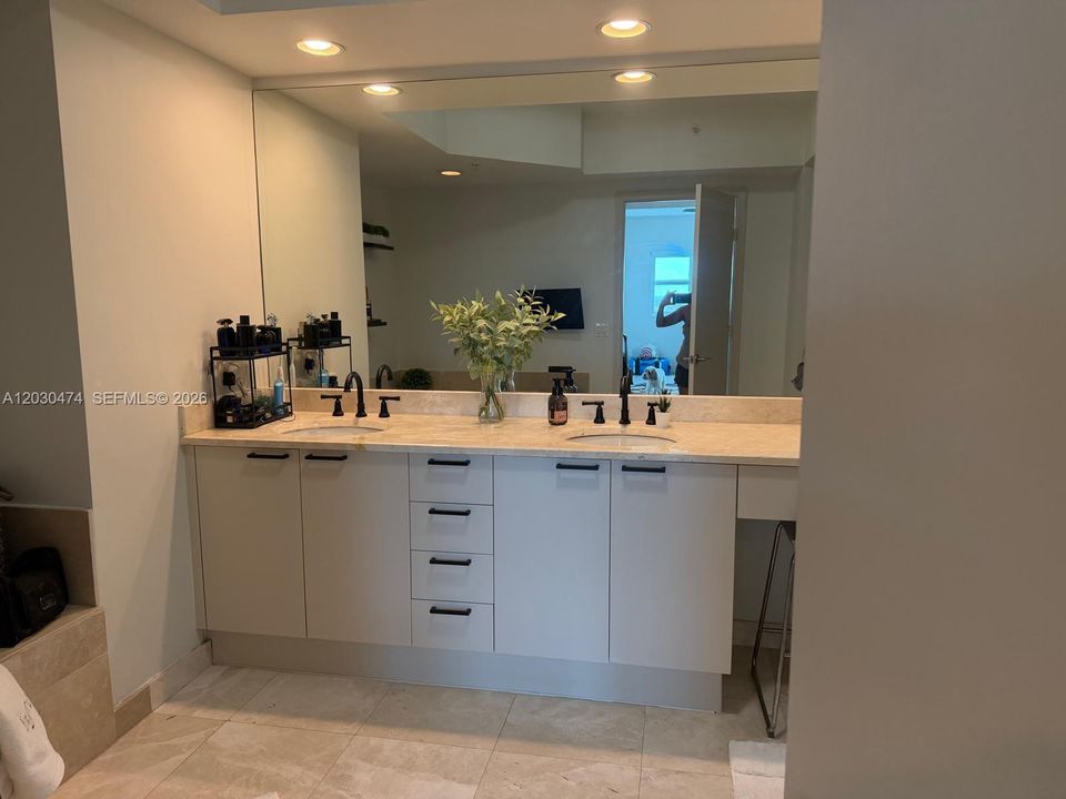 For Sale: $618,000 (3 beds, 3 baths, 2048 Square Feet)