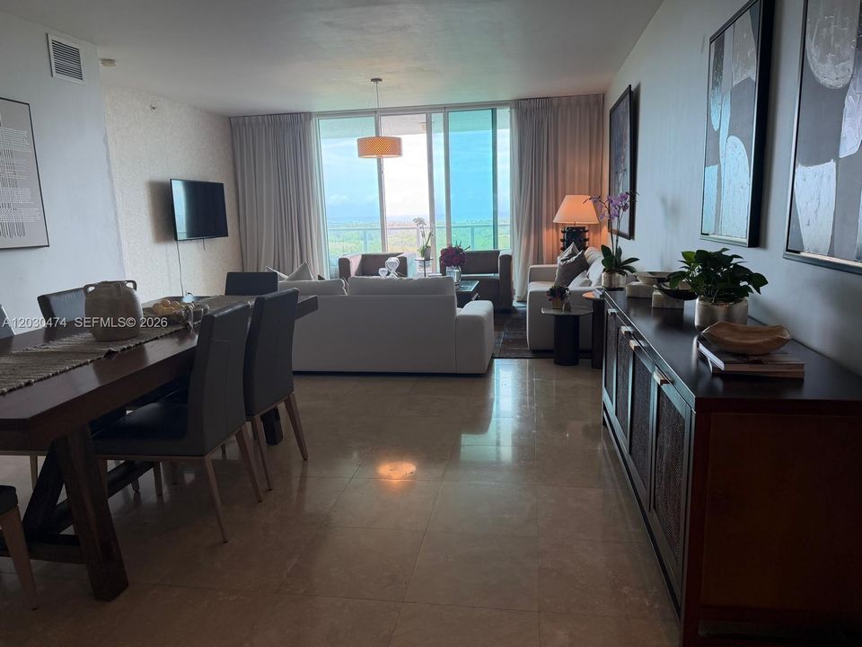 For Sale: $618,000 (3 beds, 3 baths, 2048 Square Feet)