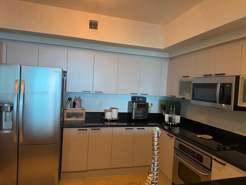 For Sale: $618,000 (3 beds, 3 baths, 2048 Square Feet)