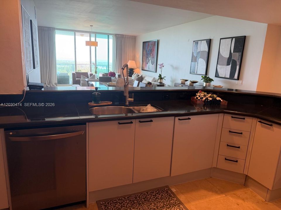 For Sale: $618,000 (3 beds, 3 baths, 2048 Square Feet)