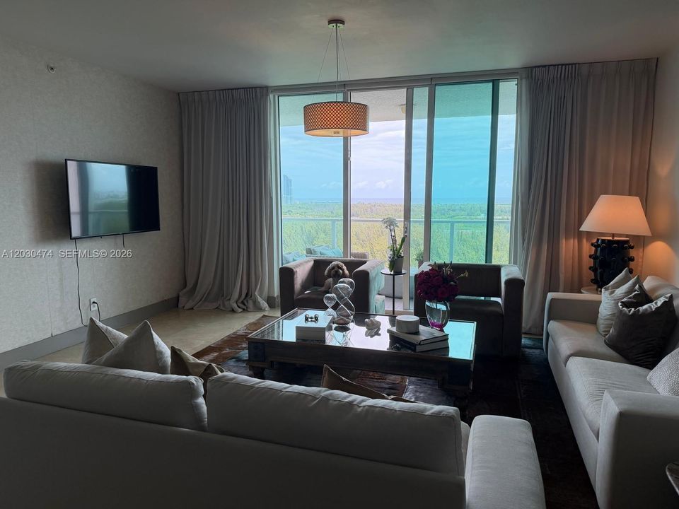 For Sale: $618,000 (3 beds, 3 baths, 2048 Square Feet)