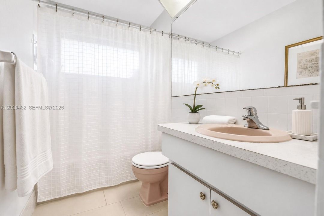 На продажу: $345,000 (2 спален, 2 ванн, 1182 Квадратных фут)