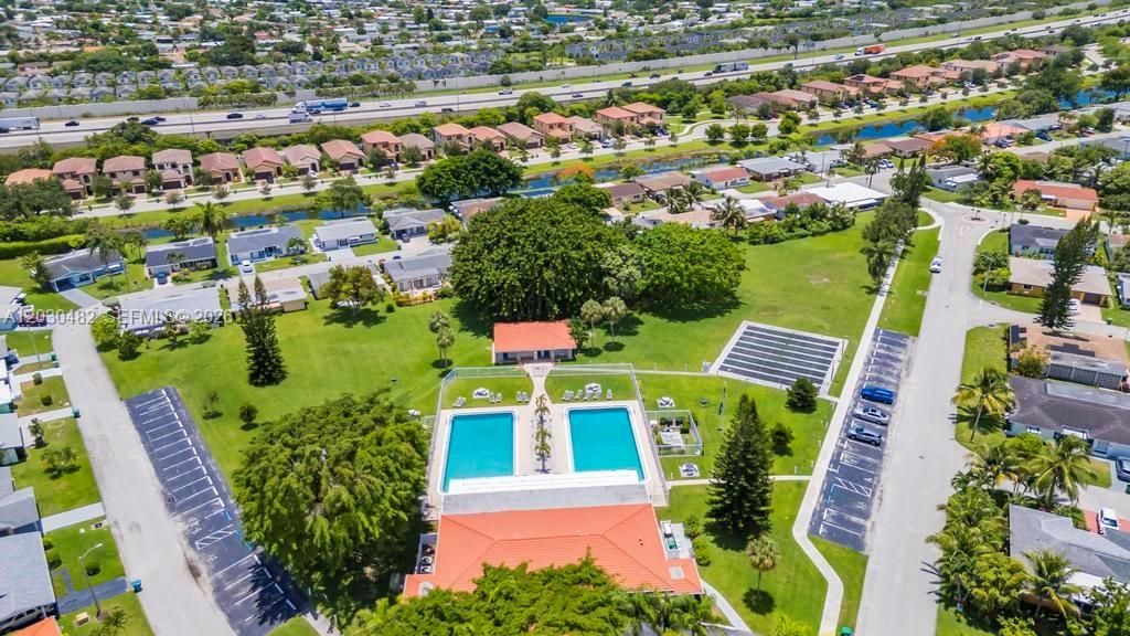 На продажу: $345,000 (2 спален, 2 ванн, 1182 Квадратных фут)