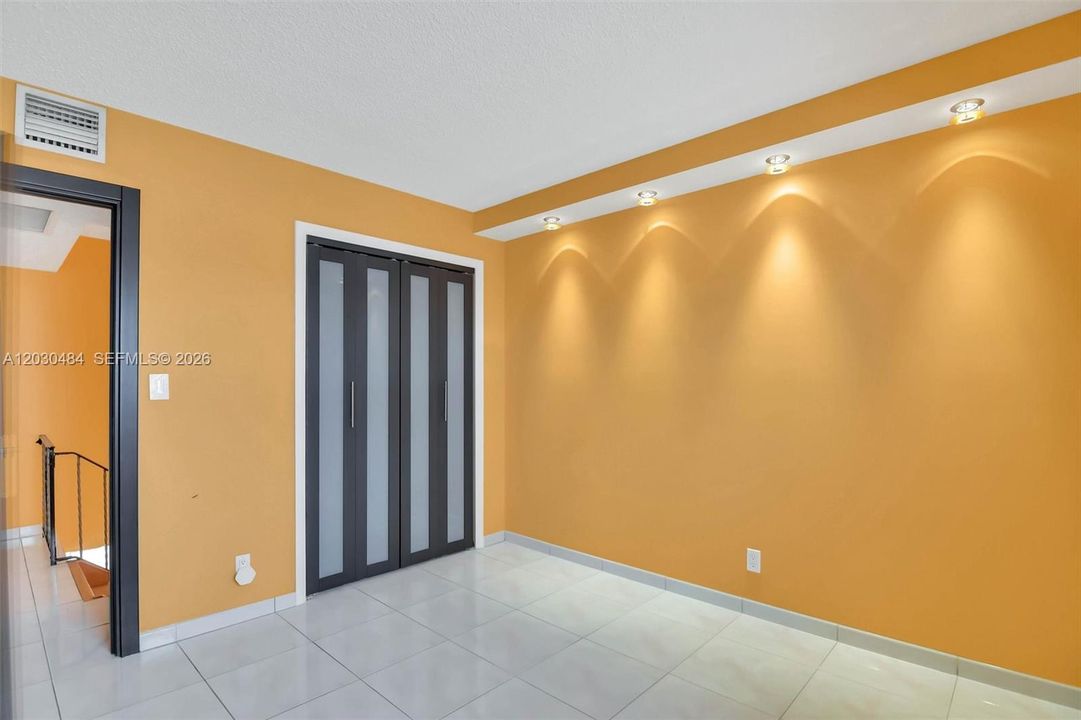 На продажу: $519,000 (3 спален, 2 ванн, 1804 Квадратных фут)