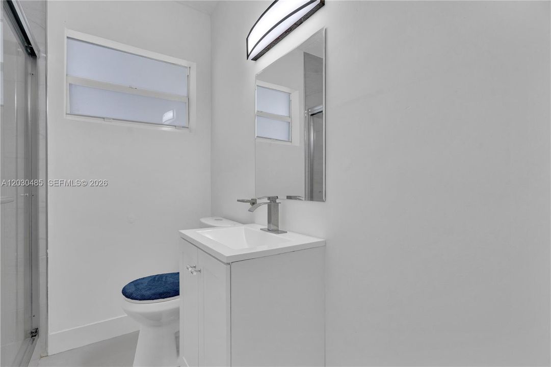 For Sale: $475,000 (3 beds, 1 baths, 851 Square Feet)