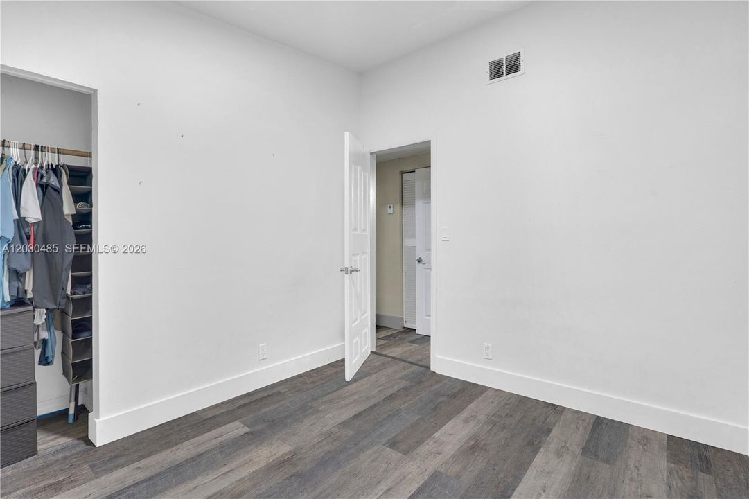 For Sale: $475,000 (3 beds, 1 baths, 851 Square Feet)
