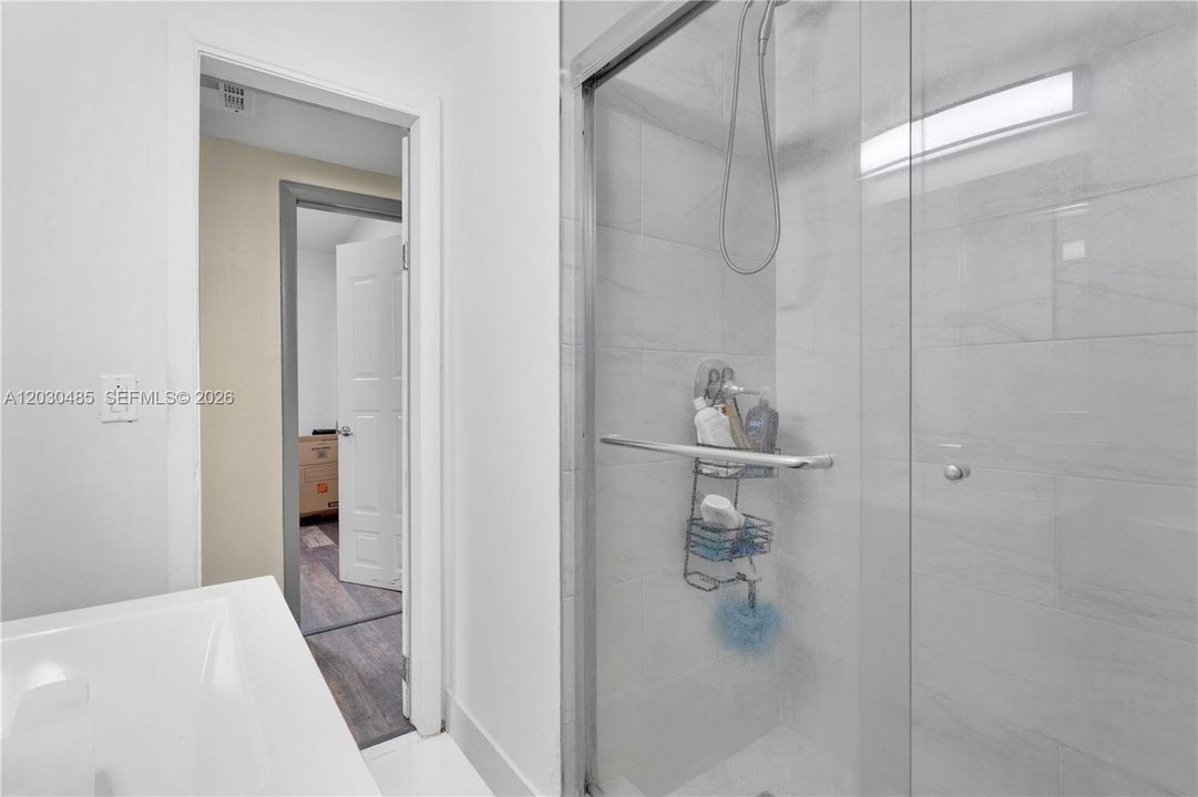For Sale: $475,000 (3 beds, 1 baths, 851 Square Feet)