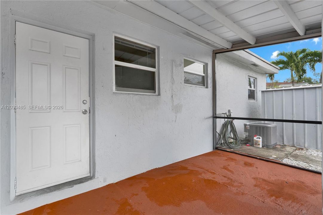 For Sale: $475,000 (3 beds, 1 baths, 851 Square Feet)