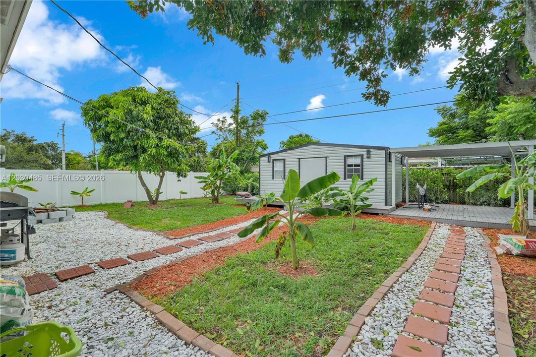 For Sale: $475,000 (3 beds, 1 baths, 851 Square Feet)