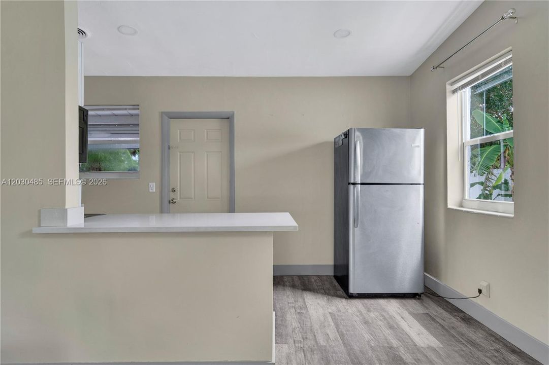 For Sale: $475,000 (3 beds, 1 baths, 851 Square Feet)