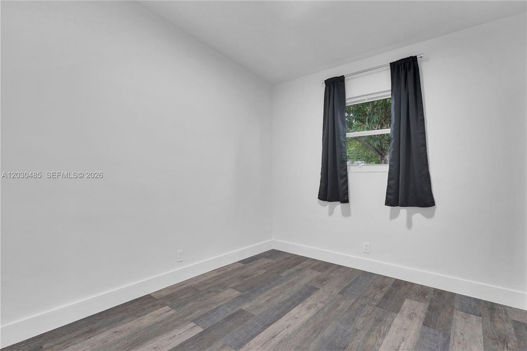 For Sale: $475,000 (3 beds, 1 baths, 851 Square Feet)
