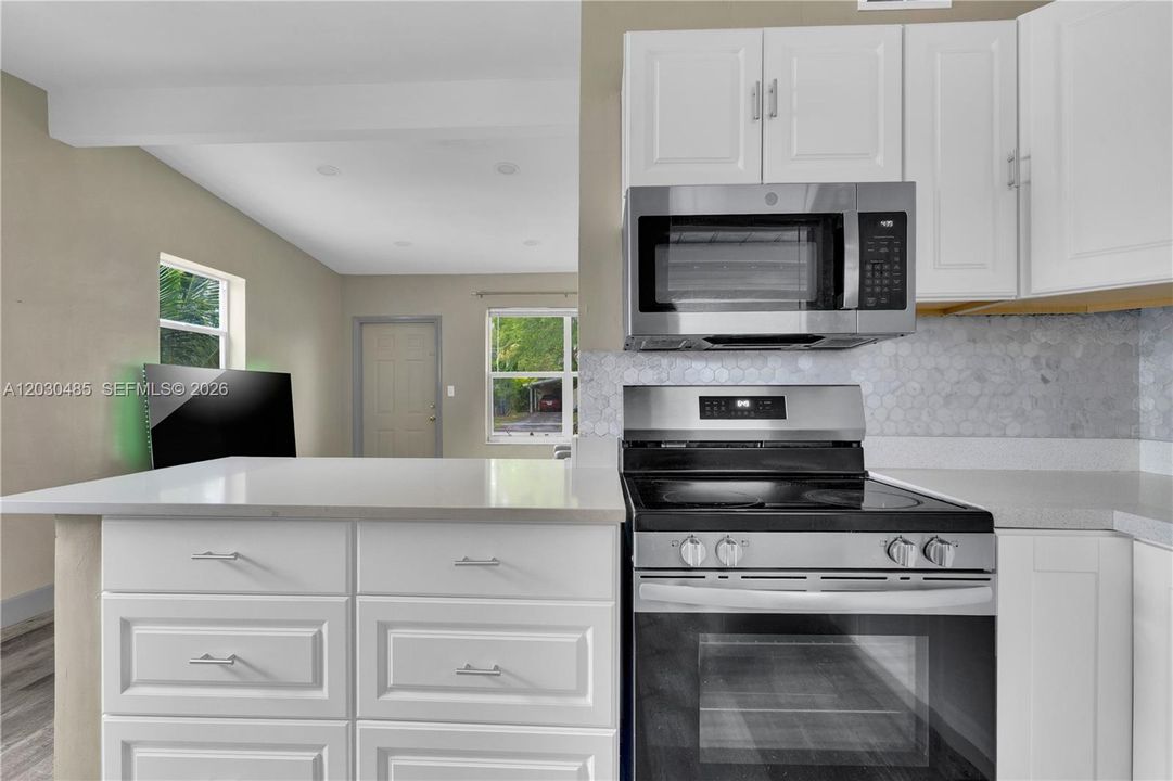 For Sale: $475,000 (3 beds, 1 baths, 851 Square Feet)