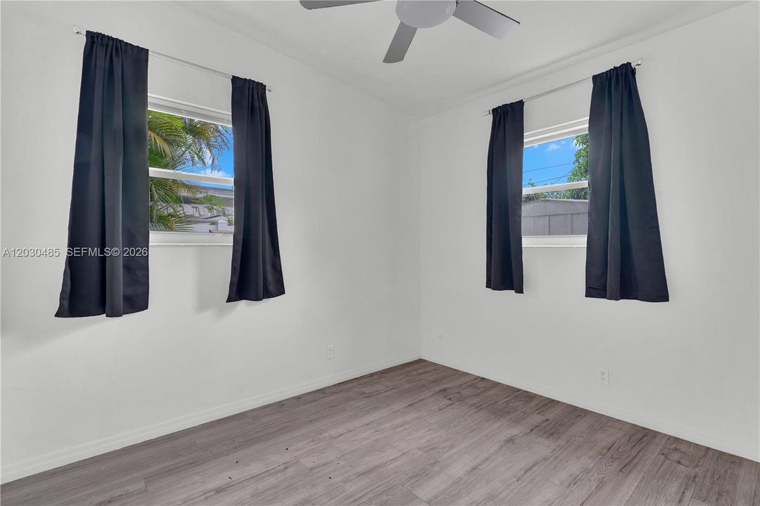 For Sale: $475,000 (3 beds, 1 baths, 851 Square Feet)