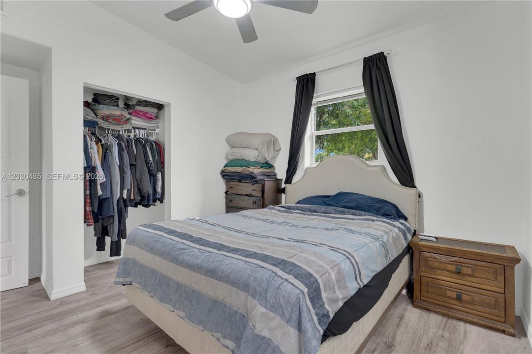 For Sale: $475,000 (3 beds, 1 baths, 851 Square Feet)