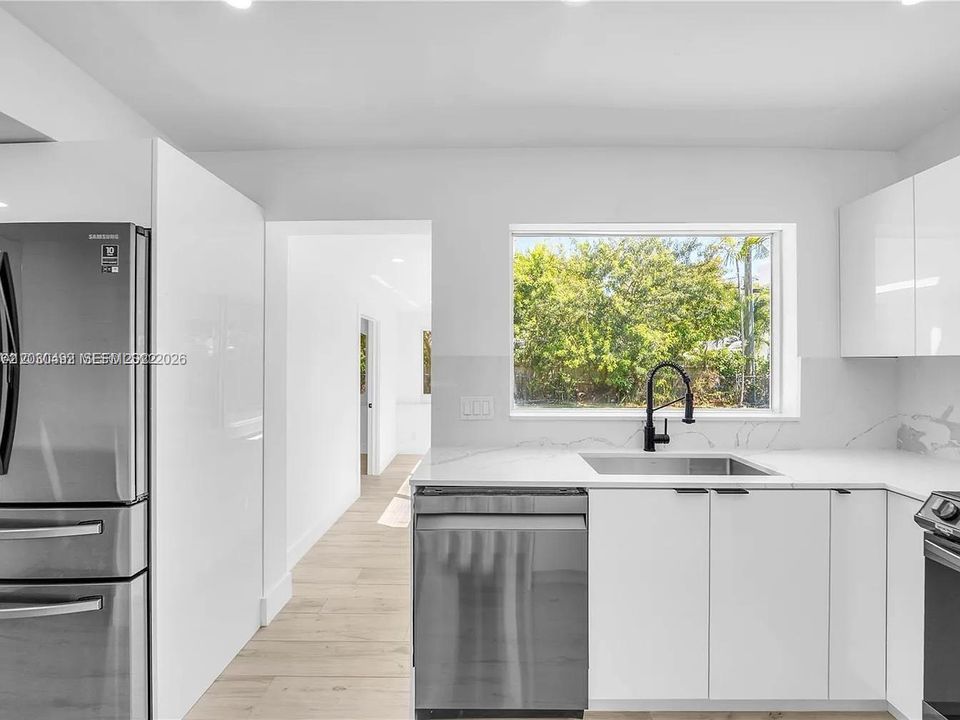 For Sale: $1,580,000 (3 beds, 2 baths, 1470 Square Feet)