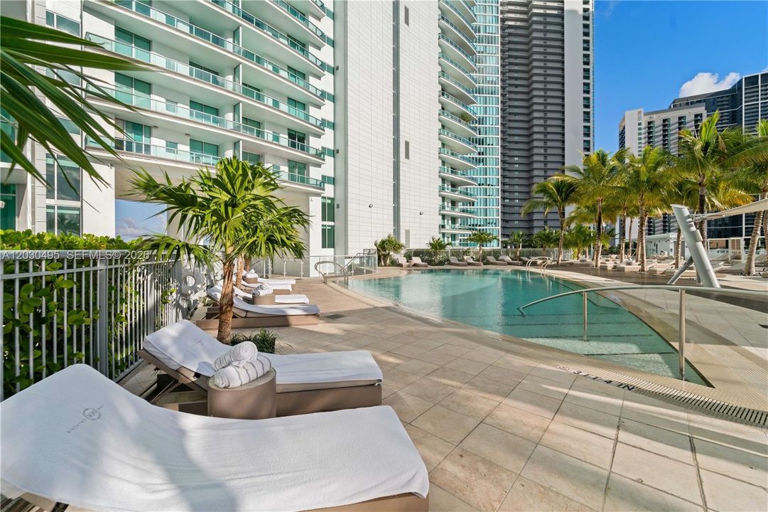 For Sale: $3,200,000 (3 beds, 3 baths, 2647 Square Feet)