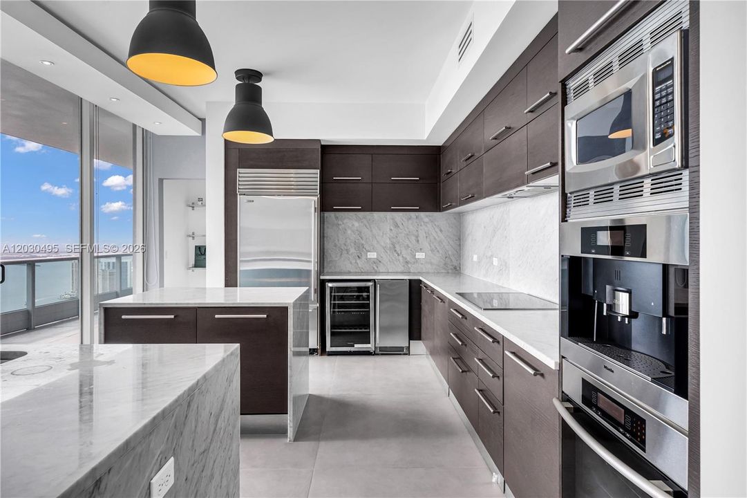 For Sale: $3,200,000 (3 beds, 3 baths, 2647 Square Feet)