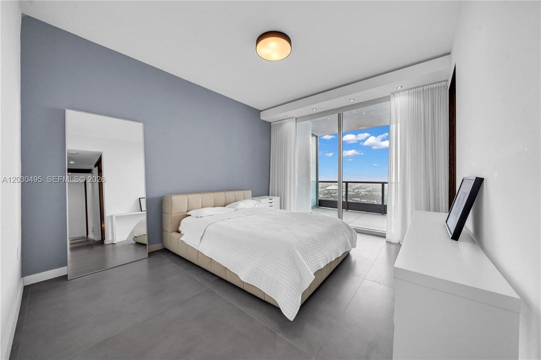 For Sale: $3,200,000 (3 beds, 3 baths, 2647 Square Feet)