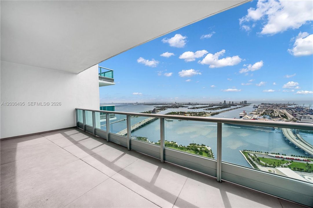 For Sale: $3,200,000 (3 beds, 3 baths, 2647 Square Feet)