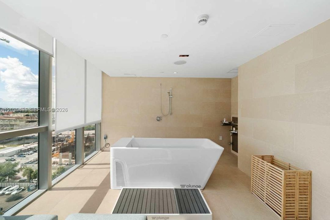 For Sale: $3,200,000 (3 beds, 3 baths, 2647 Square Feet)