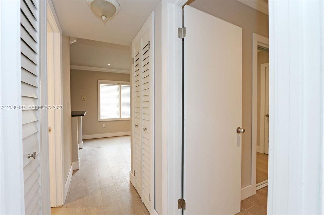 For Rent: $2,650 (2 beds, 1 baths, 700 Square Feet)