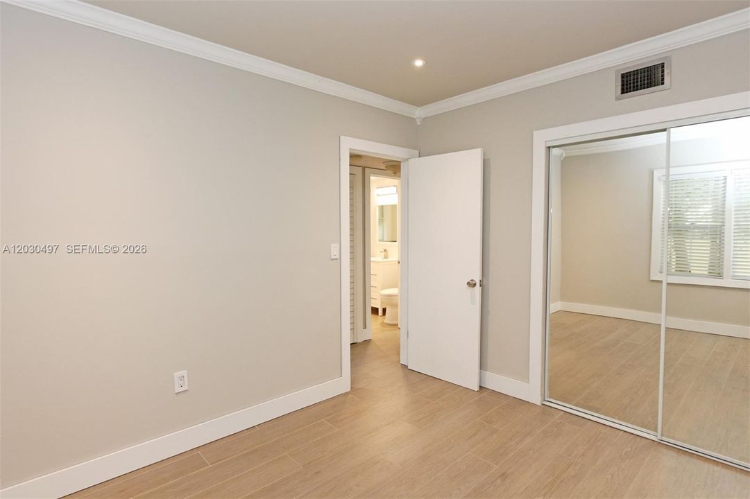 For Rent: $2,650 (2 beds, 1 baths, 700 Square Feet)