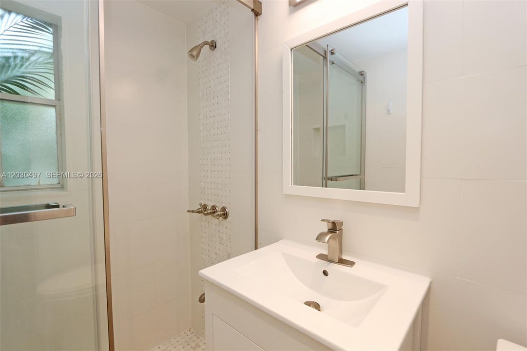 For Rent: $2,650 (2 beds, 1 baths, 700 Square Feet)