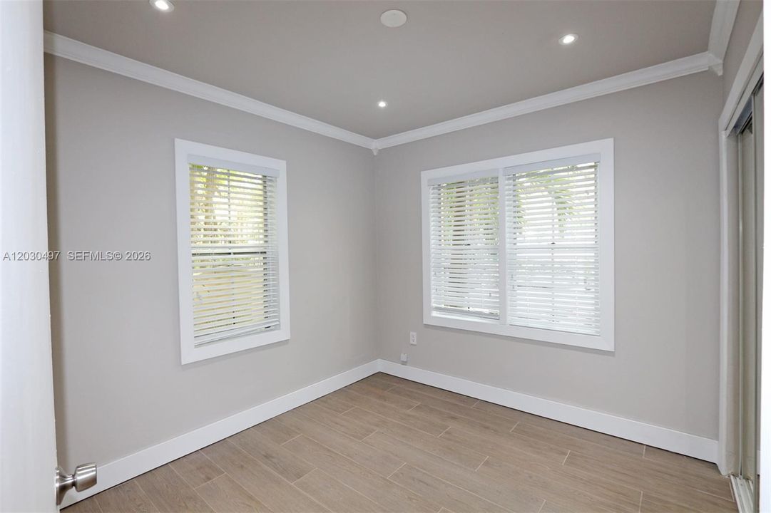 For Rent: $2,650 (2 beds, 1 baths, 700 Square Feet)