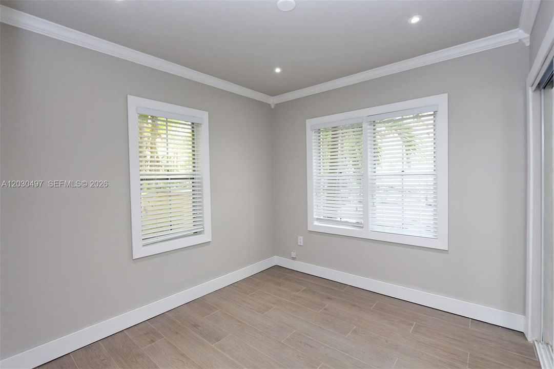 For Rent: $2,650 (2 beds, 1 baths, 700 Square Feet)