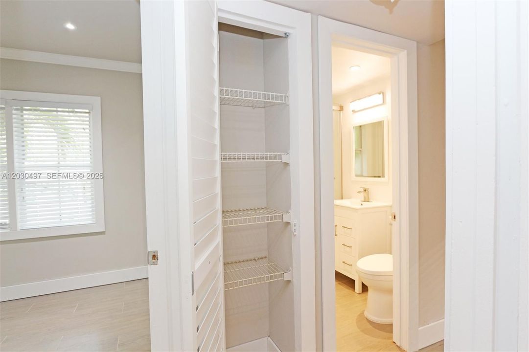 For Rent: $2,650 (2 beds, 1 baths, 700 Square Feet)