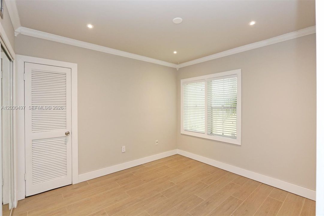 For Rent: $2,650 (2 beds, 1 baths, 700 Square Feet)