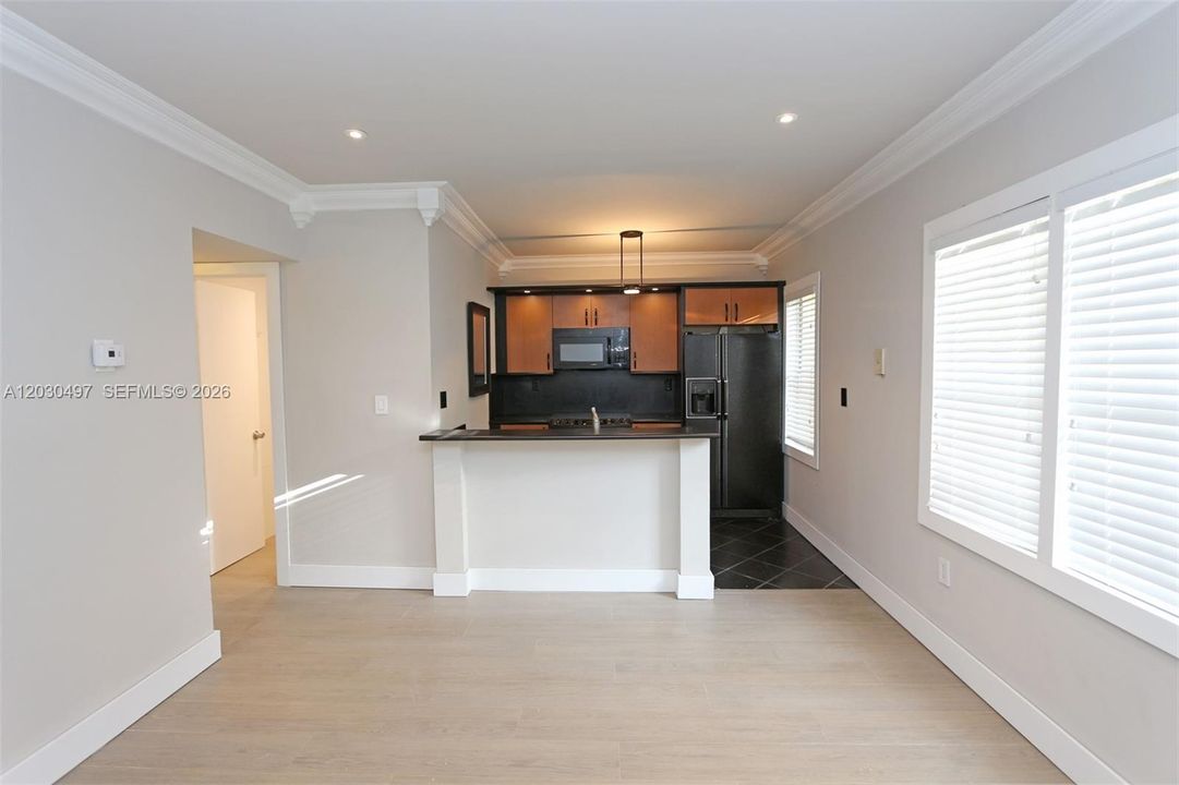 For Rent: $2,650 (2 beds, 1 baths, 700 Square Feet)