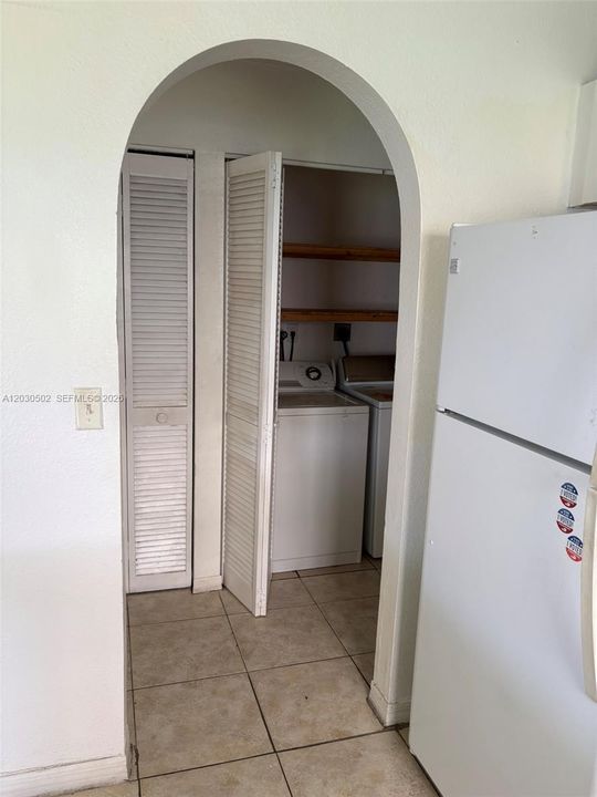 Под контрактом: $2,350 (3 спален, 2 ванн, 1194 Квадратных фут)