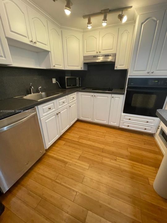 На продажу: $265,000 (1 спален, 1 ванн, 705 Квадратных фут)