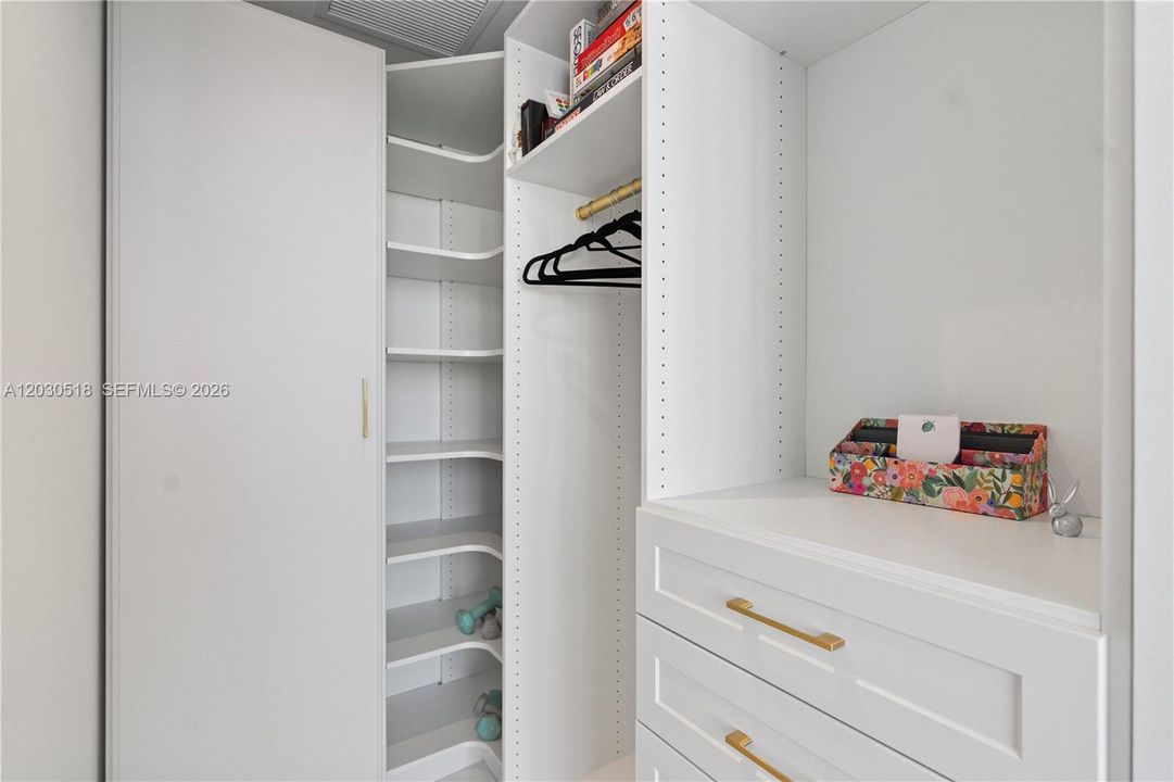 Closet Bedroom 2