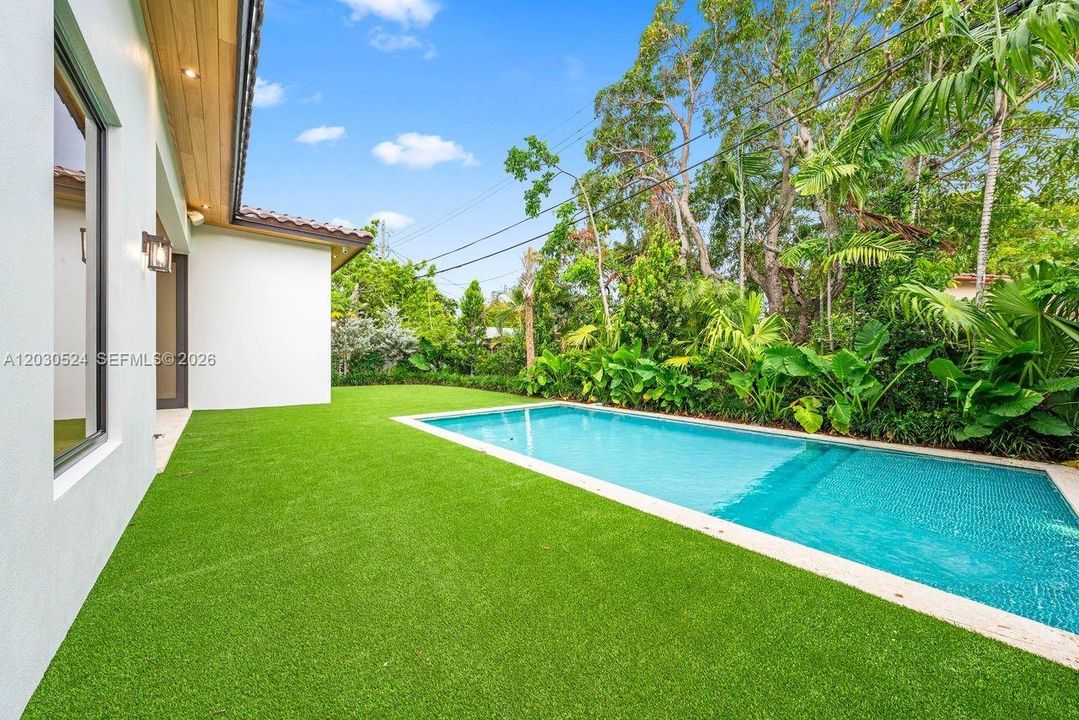 Activo con contrato: $2,100,000 (4 camas, 4 baños, 2450 Pies cuadrados)