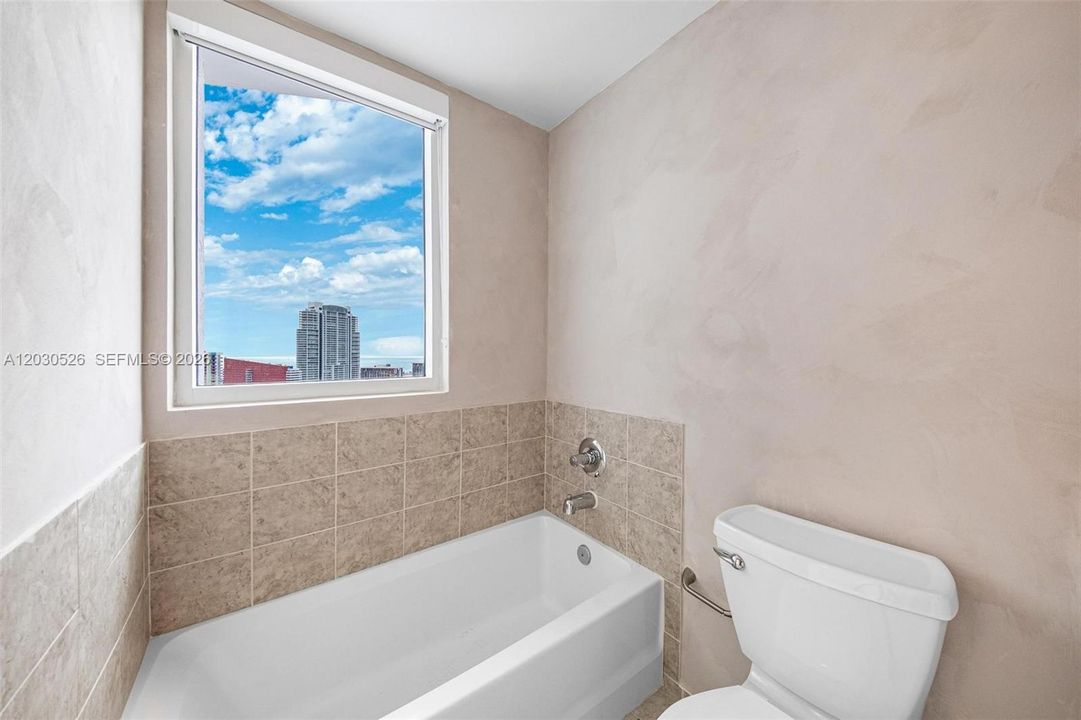 For Sale: $1,395,000 (3 beds, 3 baths, 2415 Square Feet)