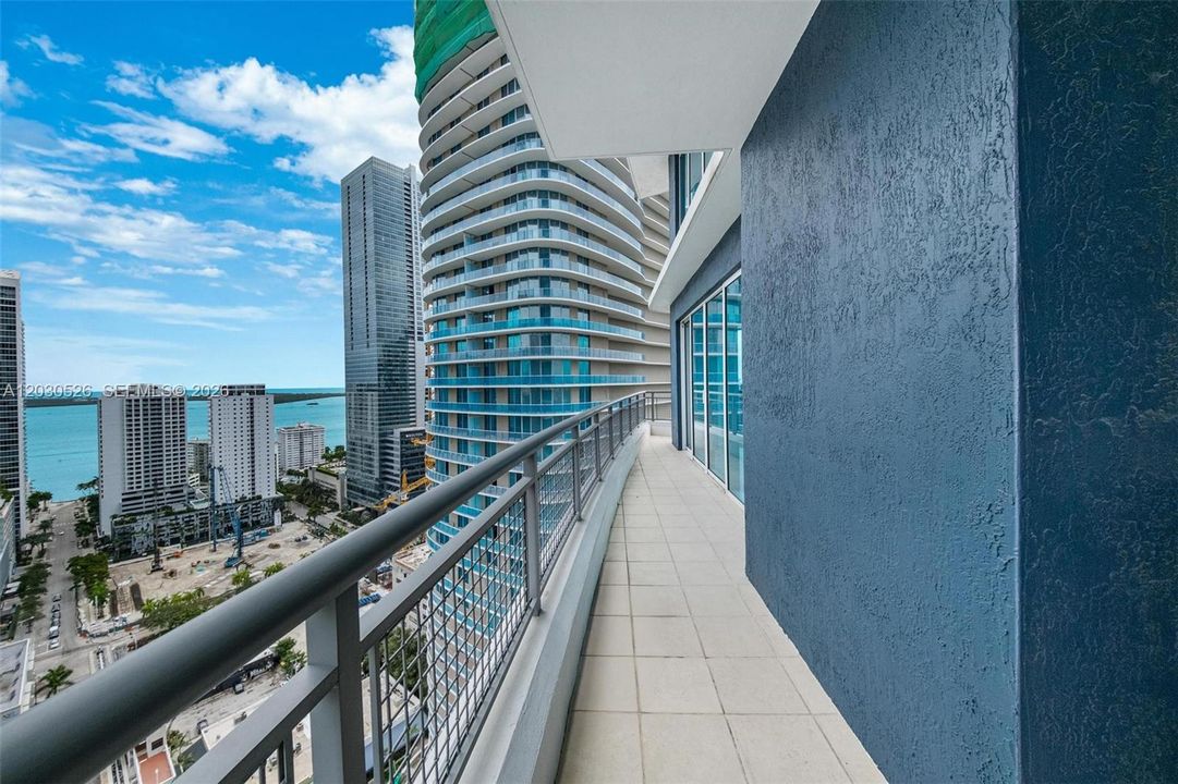 For Sale: $1,395,000 (3 beds, 3 baths, 2415 Square Feet)