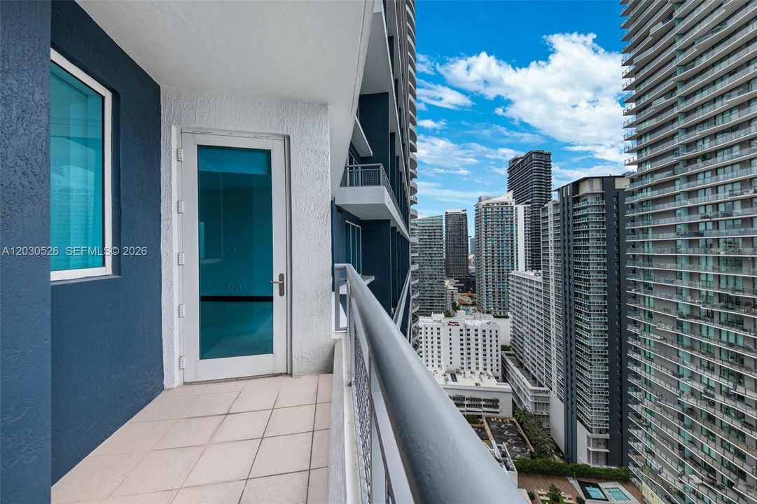 For Sale: $1,395,000 (3 beds, 3 baths, 2415 Square Feet)