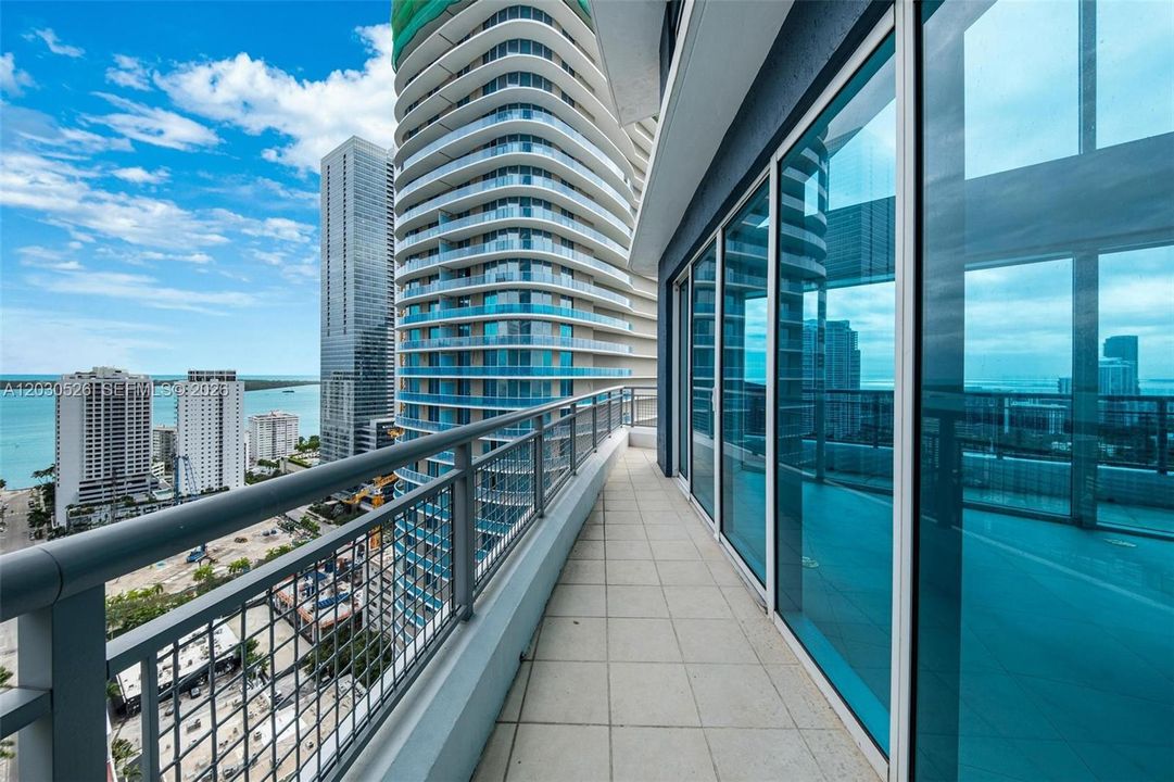 For Sale: $1,395,000 (3 beds, 3 baths, 2415 Square Feet)