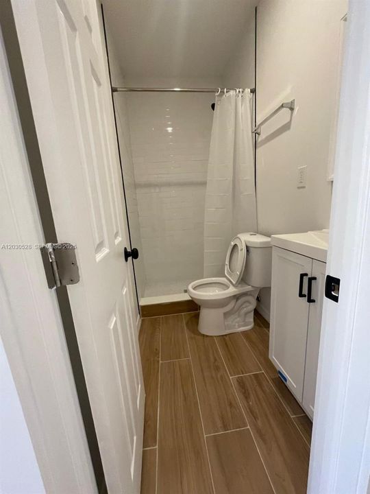 For Rent: $1,700 (1 beds, 1 baths, 1865 Square Feet)
