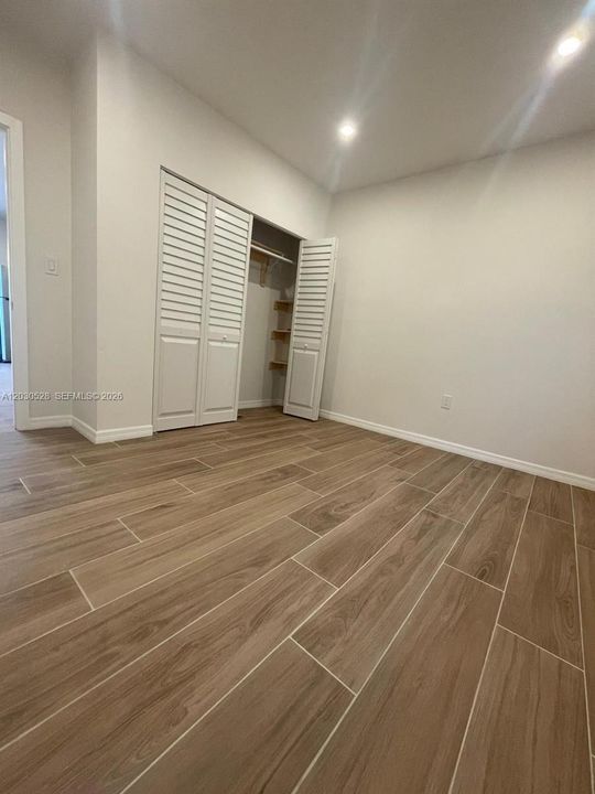 For Rent: $1,700 (1 beds, 1 baths, 1865 Square Feet)