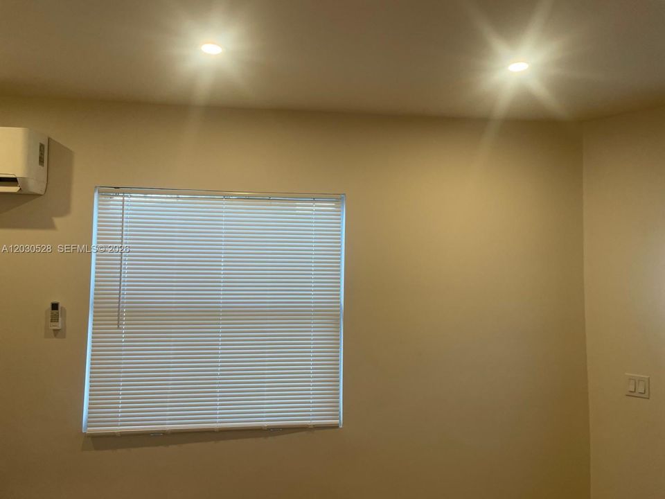 For Rent: $1,700 (1 beds, 1 baths, 1865 Square Feet)
