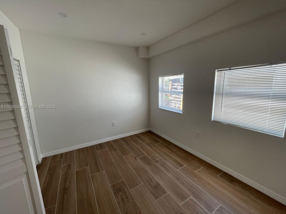 For Rent: $1,700 (1 beds, 1 baths, 1865 Square Feet)