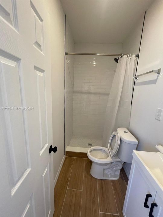 For Rent: $1,700 (1 beds, 1 baths, 1865 Square Feet)